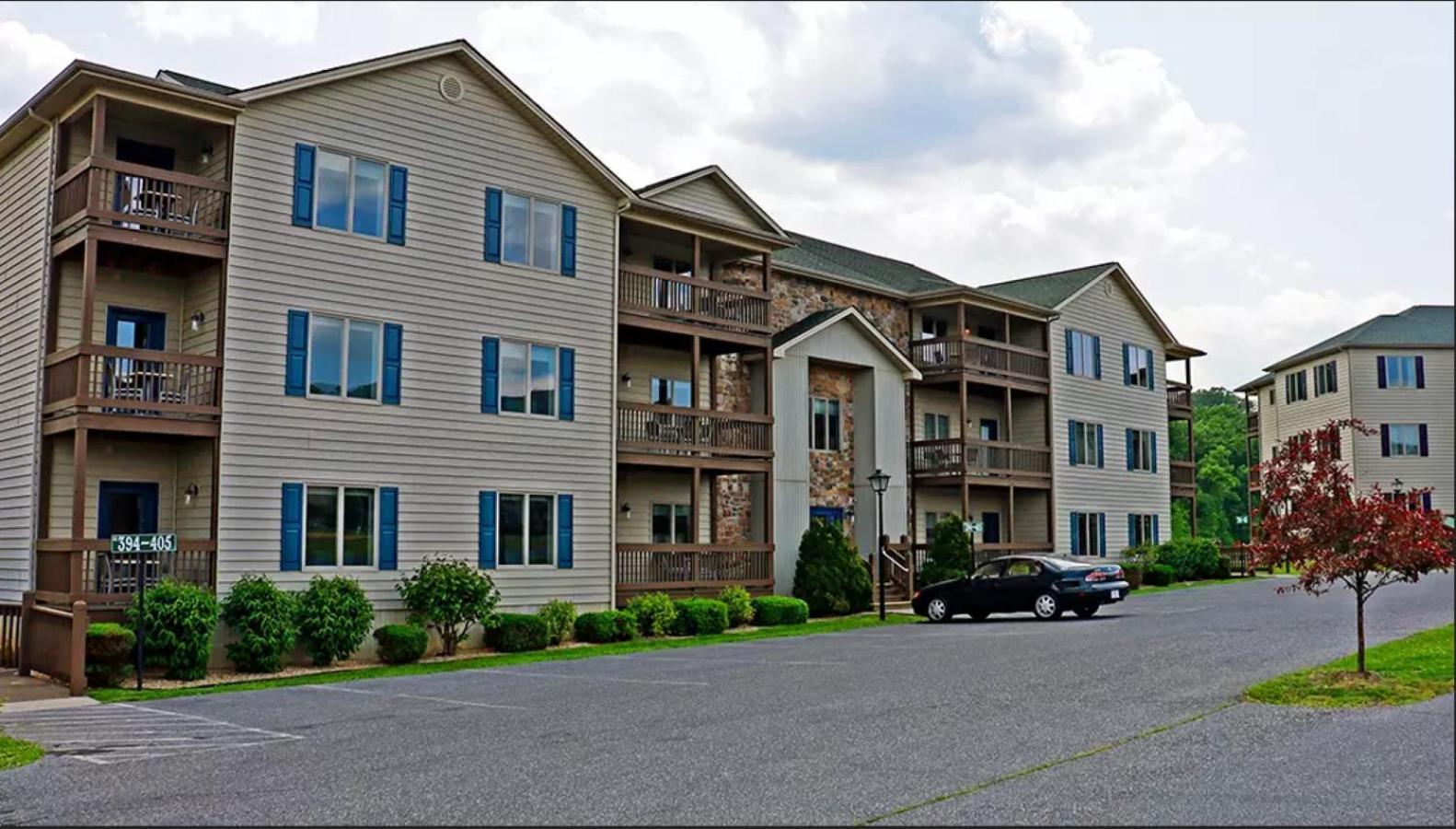 One Bedroom Woodstone Partial Kitchen